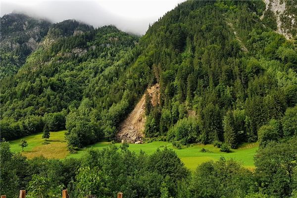 梦见山体滑坡是什么意思 梦见山体滑坡《梦见山体滑坡是什么意思》 周公解梦