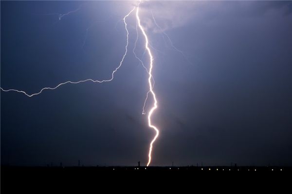 梦见雷电风雨是什么意思 梦见雷电风雨《梦见雷电风雨交加》 周公解梦