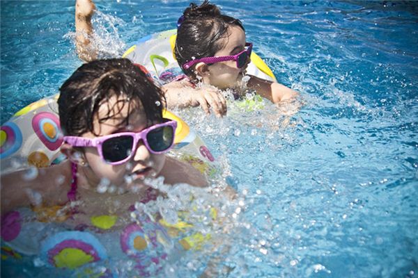 梦见学会游泳是什么意思 梦见学会游泳是什么意思