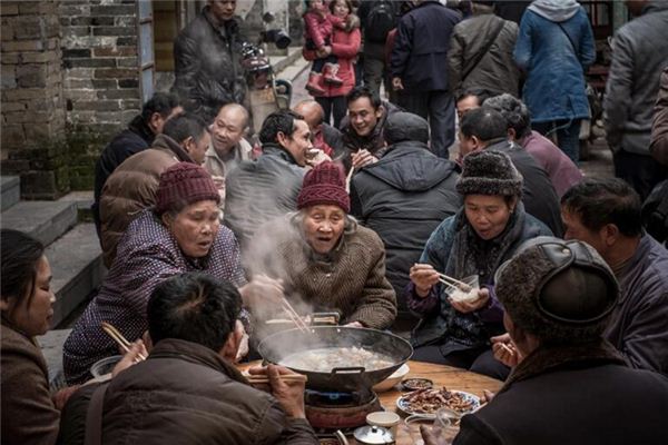 梦见聚餐吃饭是什么意思