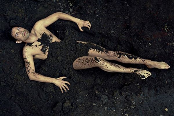 梦见被土埋了是什么意思