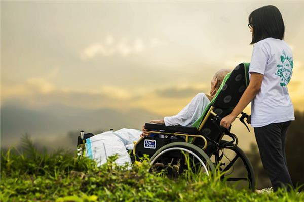 梦见照顾老人是什么意思 梦见照顾老人是什么意思