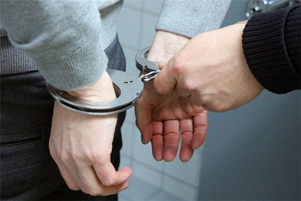 梦见被公安抓是什么意思 梦见被公安抓是什么意思