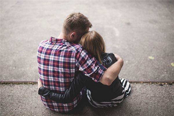 梦见男人抱我是什么意思 梦见男人抱我是什么意思