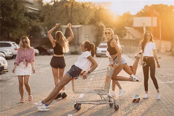 梦见一群女人是什么意思 梦见一群女人是什么意思