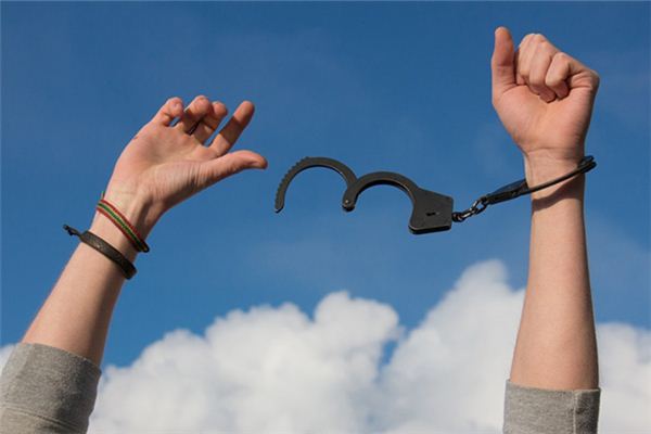 梦见亲人出狱是什么意思 梦见亲人出狱是什么意思