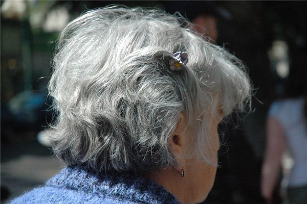 梦见有白头发是什么预兆 梦见有白头发是什么预兆