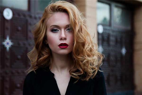 梦见金色头发是什么意思 梦见金色头发是什么意思