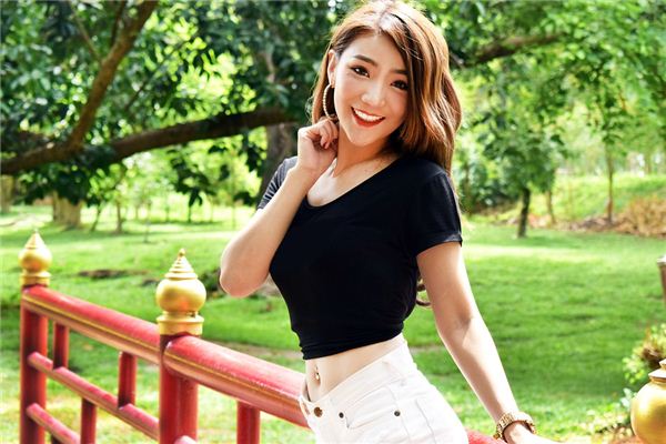 梦见没穿上衣是什么意思 梦见没穿上衣是什么意思