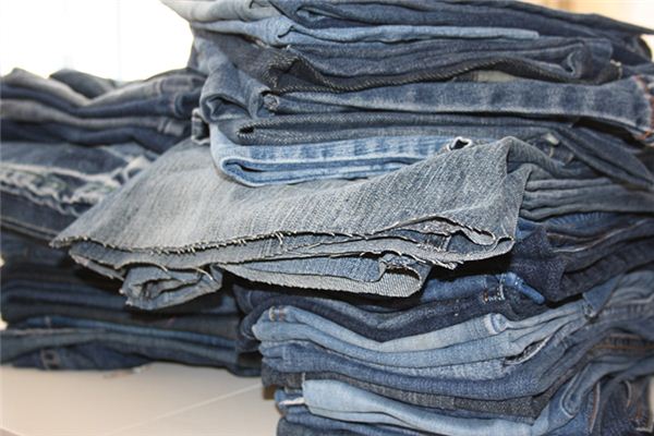 梦见扔旧衣服是什么意思 梦见扔旧衣服是什么意思