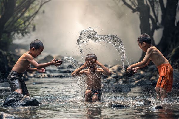 梦见孩子洗澡是什么意思 梦见孩子洗澡是什么意思
