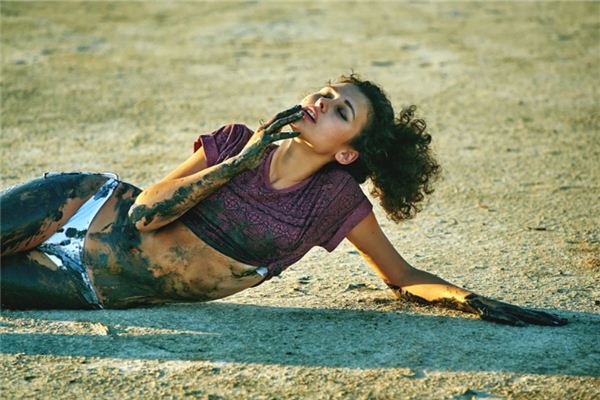 梦见身上沾屎是什么意思 梦见身上沾屎是什么意思