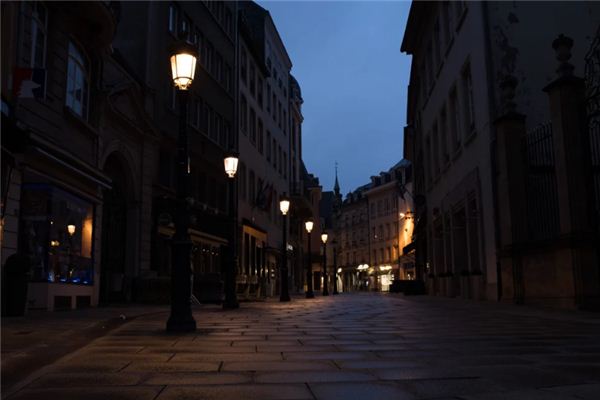 梦见灯光昏暗是什么意思 梦见灯光昏暗是什么意思