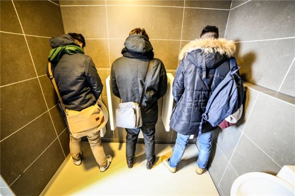 梦见别人小便是什么预兆