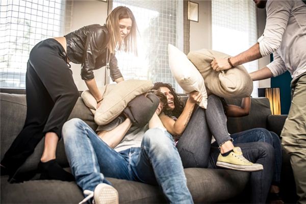 梦见男女打架是什么意思 梦见男女打架是什么意思