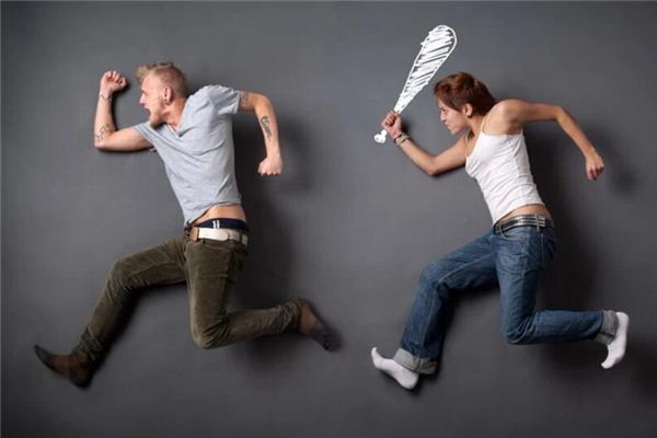 梦见傻子追我是什么意思 梦见傻子追我是什么意思