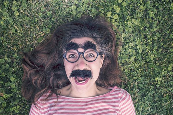 梦见脸上长毛是什么意思 梦见脸上长毛是什么意思