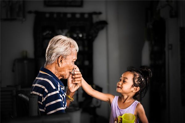 梦见姥爷打我是什么意思 梦见姥爷打我是什么意思