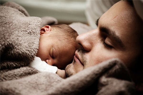 梦见抱着儿子是什么意思 梦见抱着儿子是什么意思