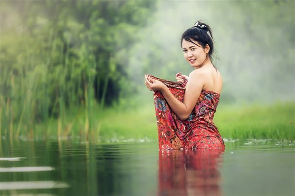 梦见淌水过河是什么意思 梦见淌水过河是什么意思