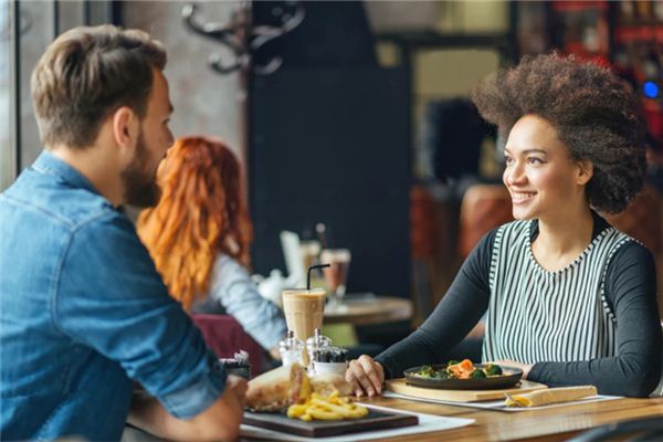 梦见喝酒吃饭是什么意思 梦见喝酒吃饭是什么意思