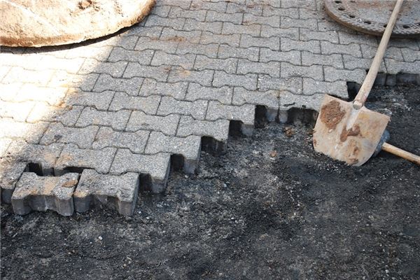 梦见修挢铺路是什么意思 梦见修挢铺路是什么意思