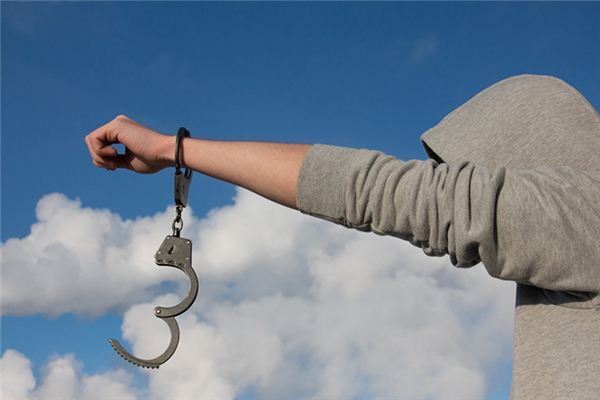 梦见犯罪在逃是什么意思 梦见犯罪在逃是什么意思