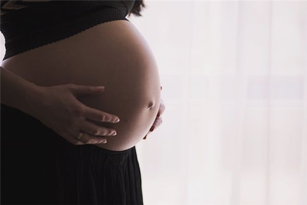 梦见胎死腹中是什么意思