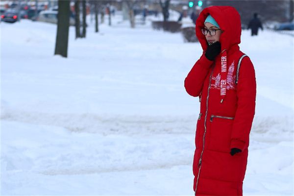 梦见穿红棉衣是什么意思 梦见穿红棉衣是什么意思