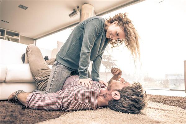 梦见老婆跟别人睡在一起 梦见老婆跟别人睡在一起