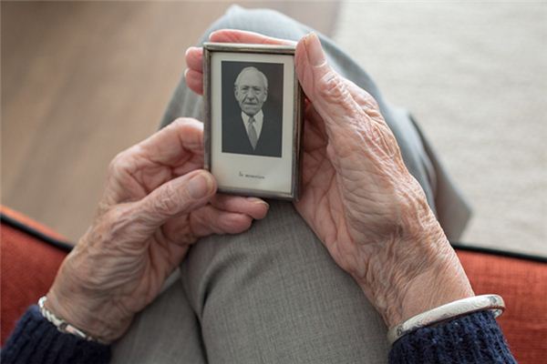 梦见去世的姥爷 梦见去世的姥爷