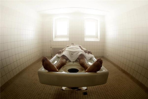 梦见老公死了自己大哭