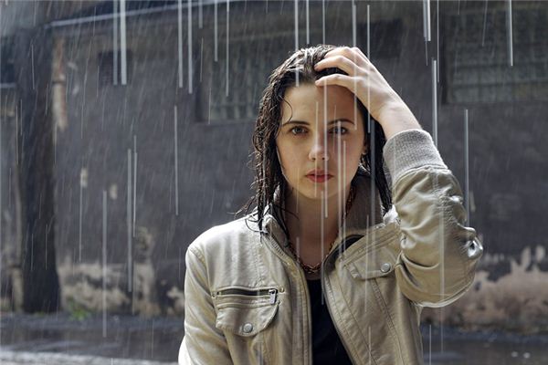 梦见在雨中行走