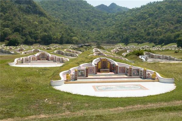 梦见三个棺材