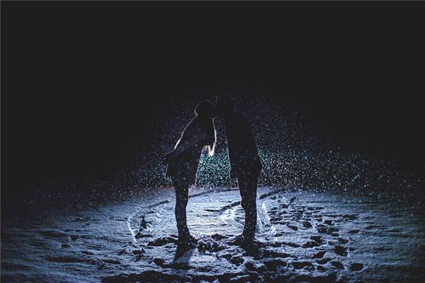 梦回和谐之夜，睡前争执与梦中重逢的微妙心理解析