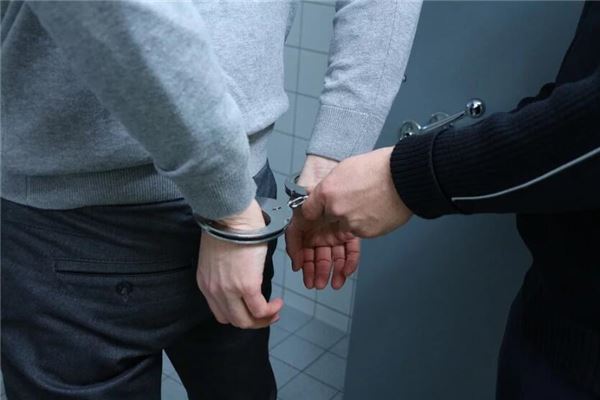 梦到老公被警察抓了 梦到老公被警察抓了