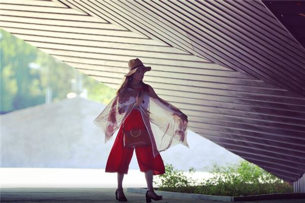 梦见大红色裤子