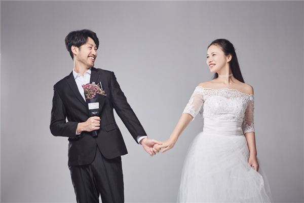  属相狗与属相虎婚配好不好《属相狗与属相虎婚配好不好呢》 生肖运势