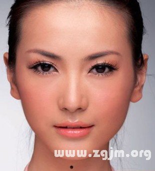 女人面上的桃花痣长在哪里？