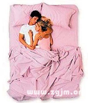 夫妻之间睡姿 夫妻如何睡觉 夫妻睡姿有哪些 夫妻睡觉姿势 夫妻怎么睡觉