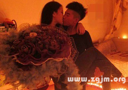 情侣网名超拽霸气牛逼字多点,怕一个人的孤寂