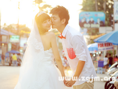 绝版qq情侣网名繁体字 追着你的脚步