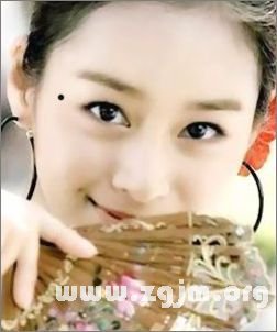 痣的位置与命运图:10、女人脸上的桃花痣大全