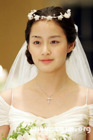 痣的位置与命运图:17、长在女人脸上大富大贵痣