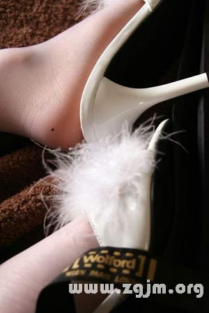 痣的位置与命运图:21、脚上痣预示你的富贵好命