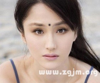 两眉之间(印堂)的痣